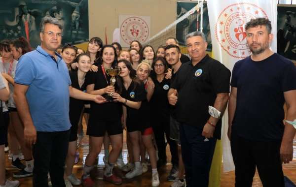 Valilik Kupası'nın birincisi Turgutlu Belediyespor oldu