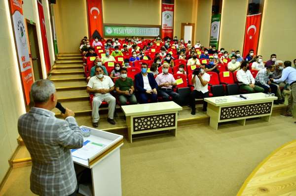 Yeşilyurt Belediyesi 2. yaz spor okulları ve futbol okulunun bilgilendirme toplantısı yapıldı