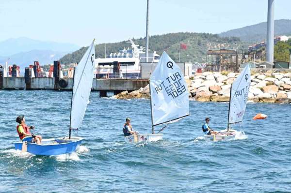 Bursa'da Kabotaj Bayramı'nda yelkenler yarışları nefes kesti
