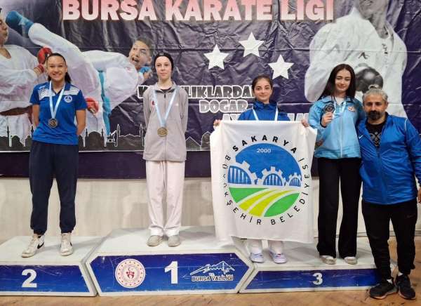 Sakaryalı karateciler Bursa'da fırtına olup esti: 10 madalyayla büyük gurur