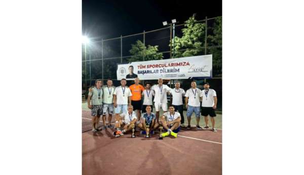 Babalar Günü'nde Tenis turnuvası sona erdi