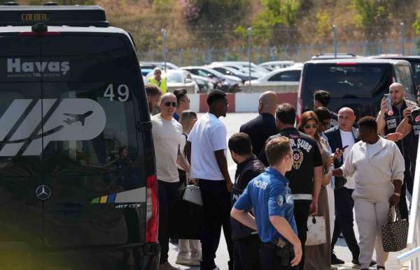 Jhon Duran, İstanbul'a geldi