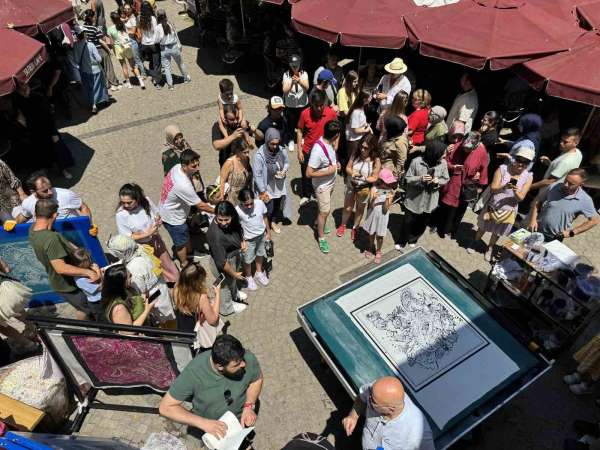 Kozahan'daki ipek baskı şovu izleyenleri büyüledi