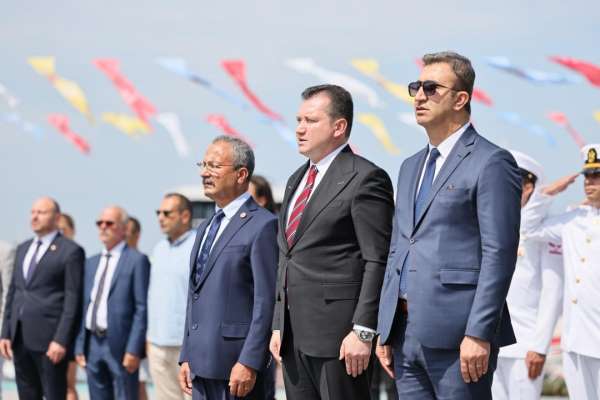 Silivri'de deniz şehitlerini anma programı düzenledi