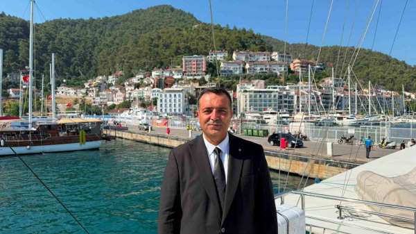 Fethiye'de şehit denizciler anısına denize çelenk bırakıldı