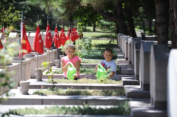 Bayram öncesi şehitler unutulmadı 