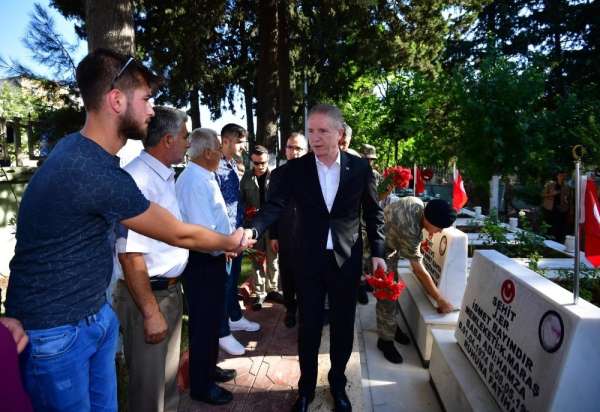 Vali Gül'den şehitlik ve huzurevi ziyareti