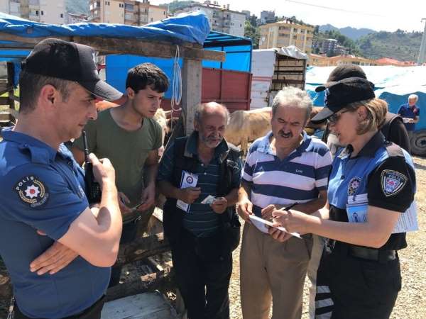 Giresun'da polis ekiplerinden kurban satıcılarına uyarı 