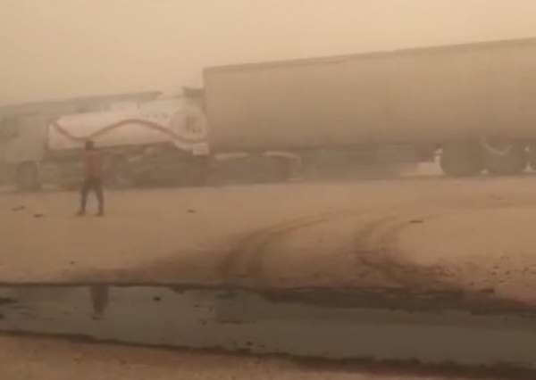 Suudi Arabistan'da kum fırtınasında zincirleme kaza: 2 ölü, 14 yaralı