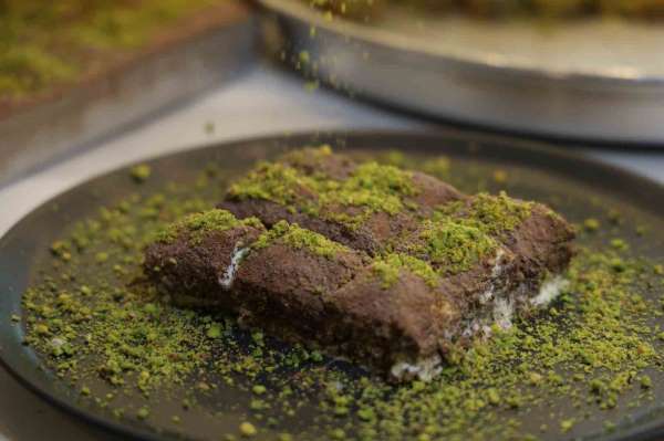 Adana sıcağı 'Soğuk baklava'ya talebi arttırdı