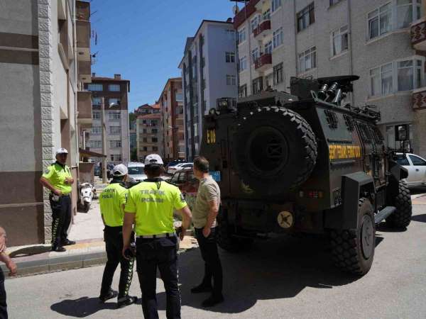 Polisi şehit etti, annesini rehin aldı: Silahlı saldırgan öldürülerek etkisiz hale getirildi