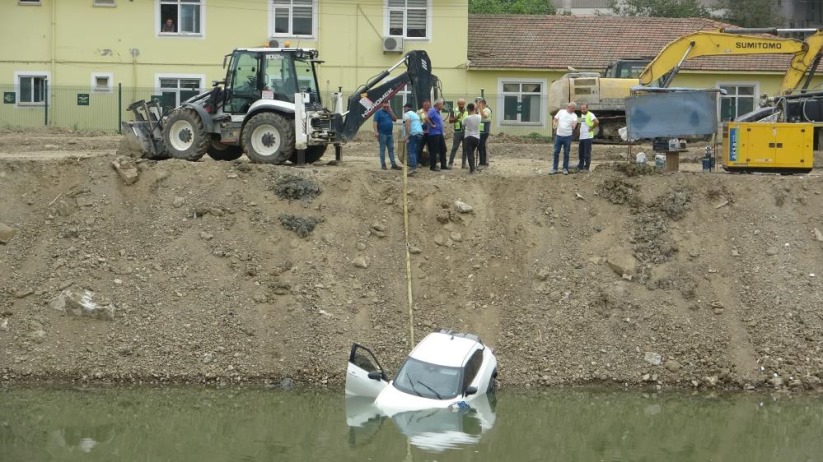 Samsun'da SUV araç ırmağa düştü, 3 kişi ölümden döndü