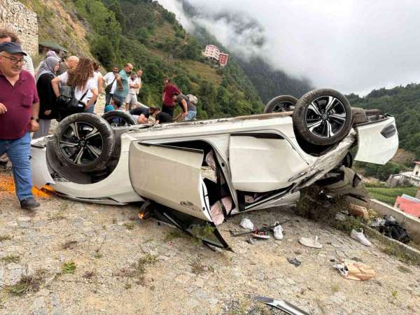 Göksu Travertenleri'nde 4 kişinin yaralandığı trafik kazası güvenlik kamerasına yansıdı