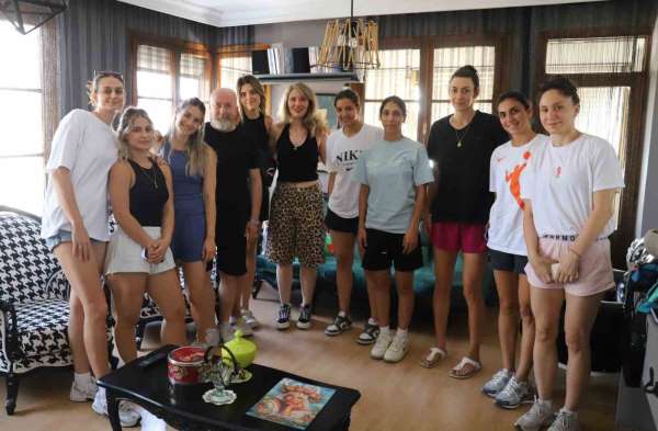 Manisa'nın tek kadın basketbol takımı diyetisyen kontrolünden geçti