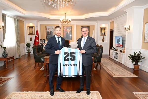 Başkan Dal'dan Vali Baruş'a 25 numaralı forma