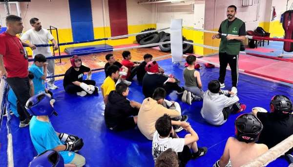 Bayburt'ta boks sporcularına bağımlılıkla mücadele eğitimi verildi