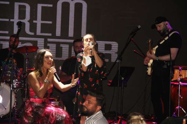 Cerem Onurluer, Down sendromlu Zeynep'le düet yaptı