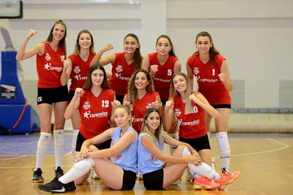 Muratpaşa Belediyespor voleybol takımı yeni sezon çekimleri için kamera karşısında