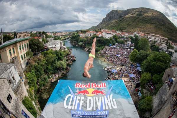 Red Bull Cliff Diving'in Mostar ayağında kazananlar Rhiannan Iffland ve Gary Hunt oldu