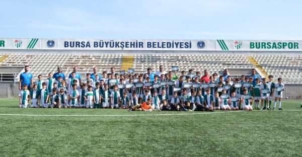 Bursaspor Futbol Okulu'nun yaz dönemi sona erdi