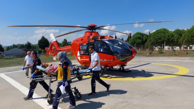 Samsun'da baygınlık geçiren yaşlı kadın ambulans helikopterle hastaneye sevk edildi