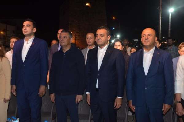 CHP Genel Başkanı Özel: 'Turistlerin başının üstünden roketler, füzeler geçiyor'