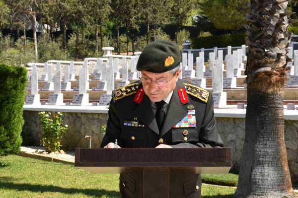Genelkurmay Başkanı Bayraktaroğlu, Kıbrıs'ta Boğaz Şehitliğini ziyaret etti