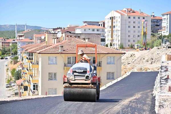 Gördes'te pazar yeri asfaltlanarak modern hale getirildi