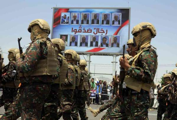 İsrail saldırısında ölen 12 Husi yetkili için cenaze töreni düzenlendi