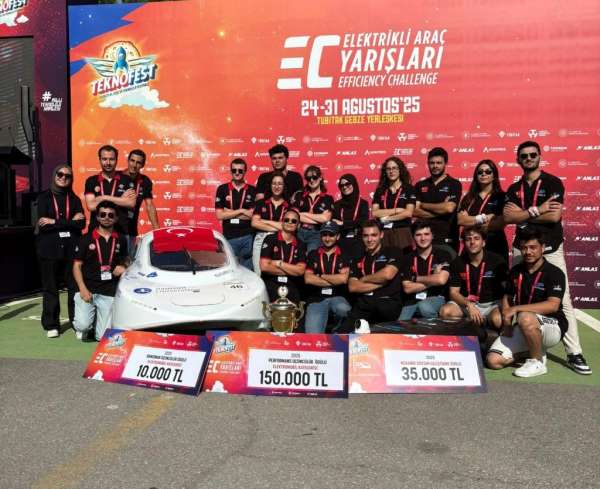 Öğrencilerinden TEKNOFEST'te çifte gurur