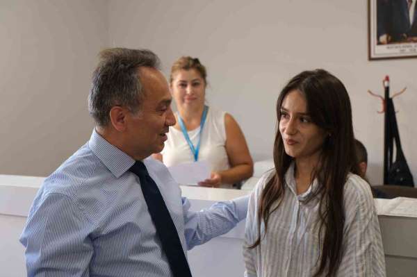 Rektör Yılmaz, öğrencilerin kayıt heyecanını paylaştı