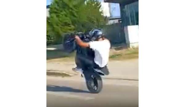 Sinop'ta motosiklet sürücüsünün tehlikeli yolculuğu