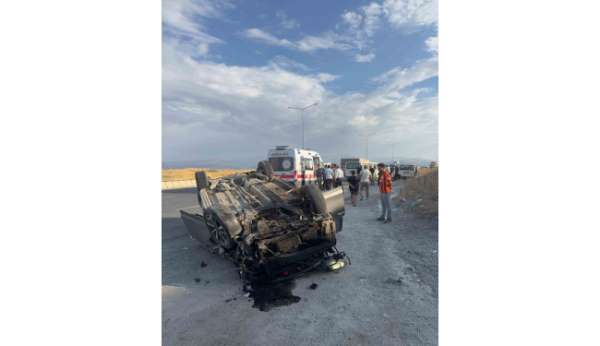 Tatvan'da zincirleme trafik kazası: 1 yaralı