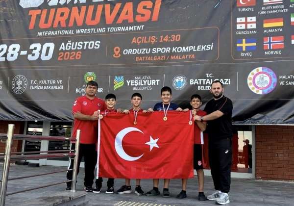 Yunusemre'nin güreşçileri Malatya'dan madalyalarla döndü