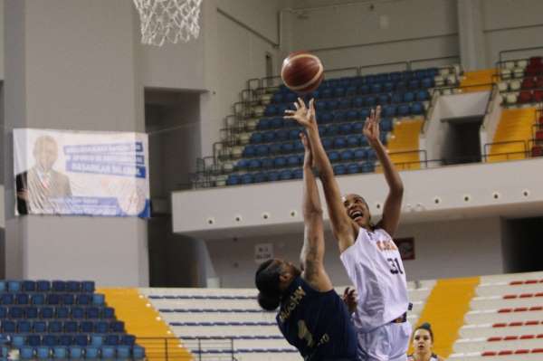 Kadınlar Basketbol Süper Ligi: Çukurova Basketbol: 64 - Fenerbahçe: 71 