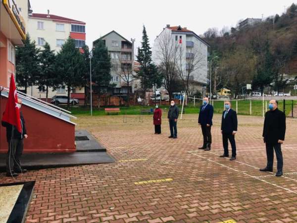Türkeli'de tüm okullarda İstiklal Marşı okundu 