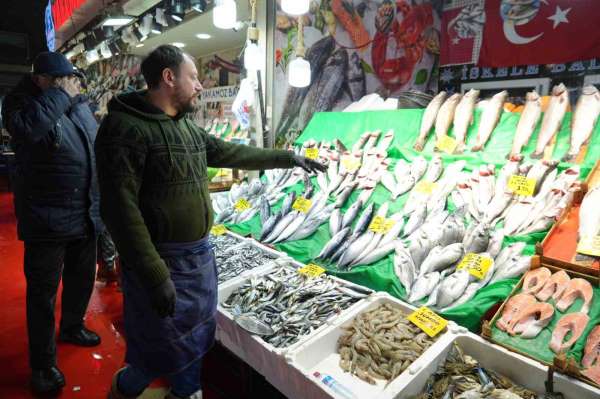 Marmara'da başlayan kar yağışı ve fırtına balık fiyatlarına yükseliş olarak yansıdı