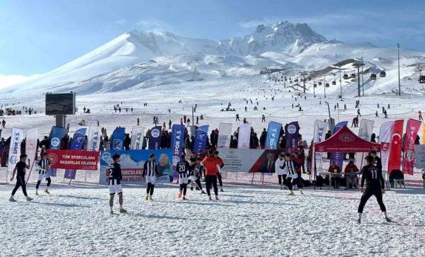 Erciyes'te Kar Ragbi Türkiye Şampiyonası heyecanı başladı