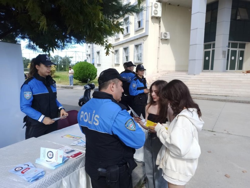 Samsun'da Emniyet öğrencileri bilinçlendiriyor