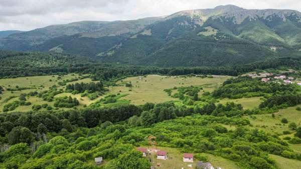 Alpler'i andıran manzarasıyla Cimban Yaylası ziyaretçileri mest ediyor