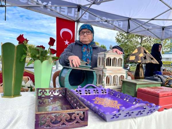 Yaşlılar Günü'nde el emeği ürünler sergilendi