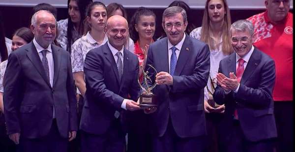 Diyarbakır'ın lezzet durağı Sıtkı Usta ailesine 'Spora katkı ödülü'
