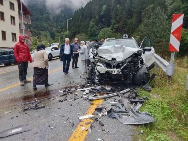 Trabzon'da hatalı sollama kazaya neden oldu: 5 yaralı