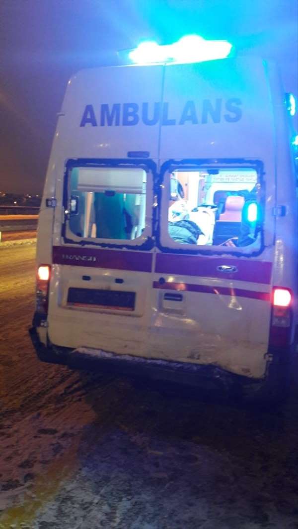 Hasta sevk eden ambulans kaza yaptı! Yaralılar var