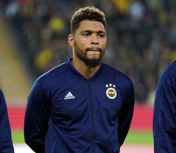 Simon Falette ilk defa 11'de