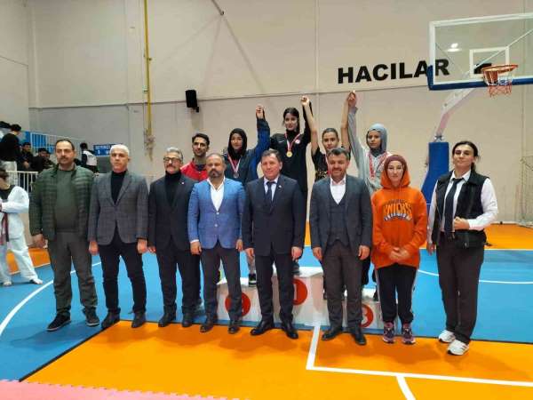 Kayseri'de Okullar Taekwondo Şampiyonası yapıldı