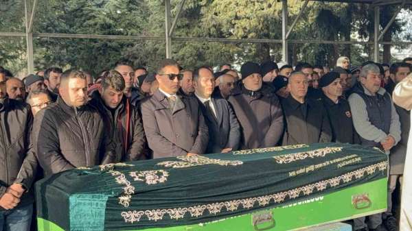 TEM otoyolundaki kazada hayatını kaybeden karayolları şoförü son yolculuğuna uğurlandı