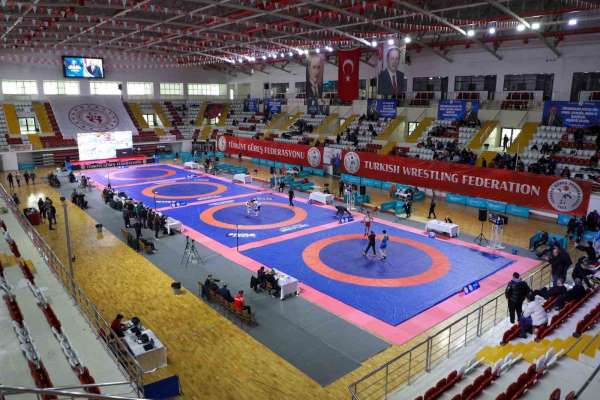 U23 Serbest Türkiye Güreş Şampiyonası Sivas'ta başladı
