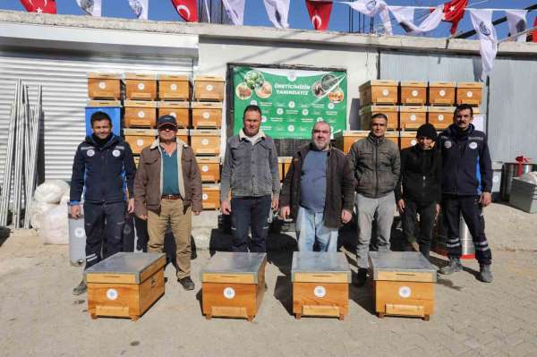Yangın mağduru arıcılara Muğla Büyükşehir'den can suyu