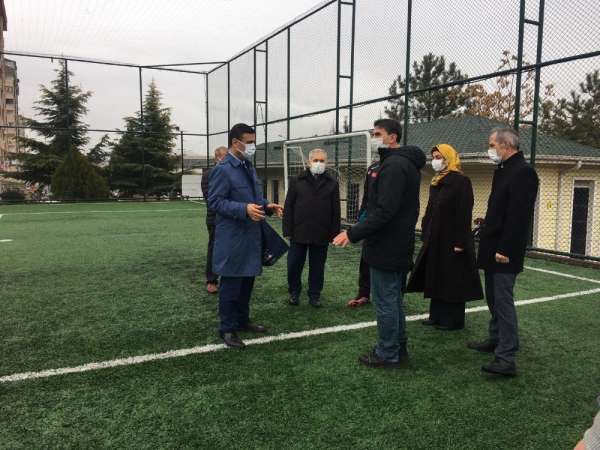 Başkent'te yüzme havuzu, halı sahalar ve spor tesisleri denetlendi 